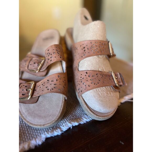 Earth 10W Comfortable Leather "Antigua" Sand Slip In Sandal Excellent Condition! - Picture 2 of 7